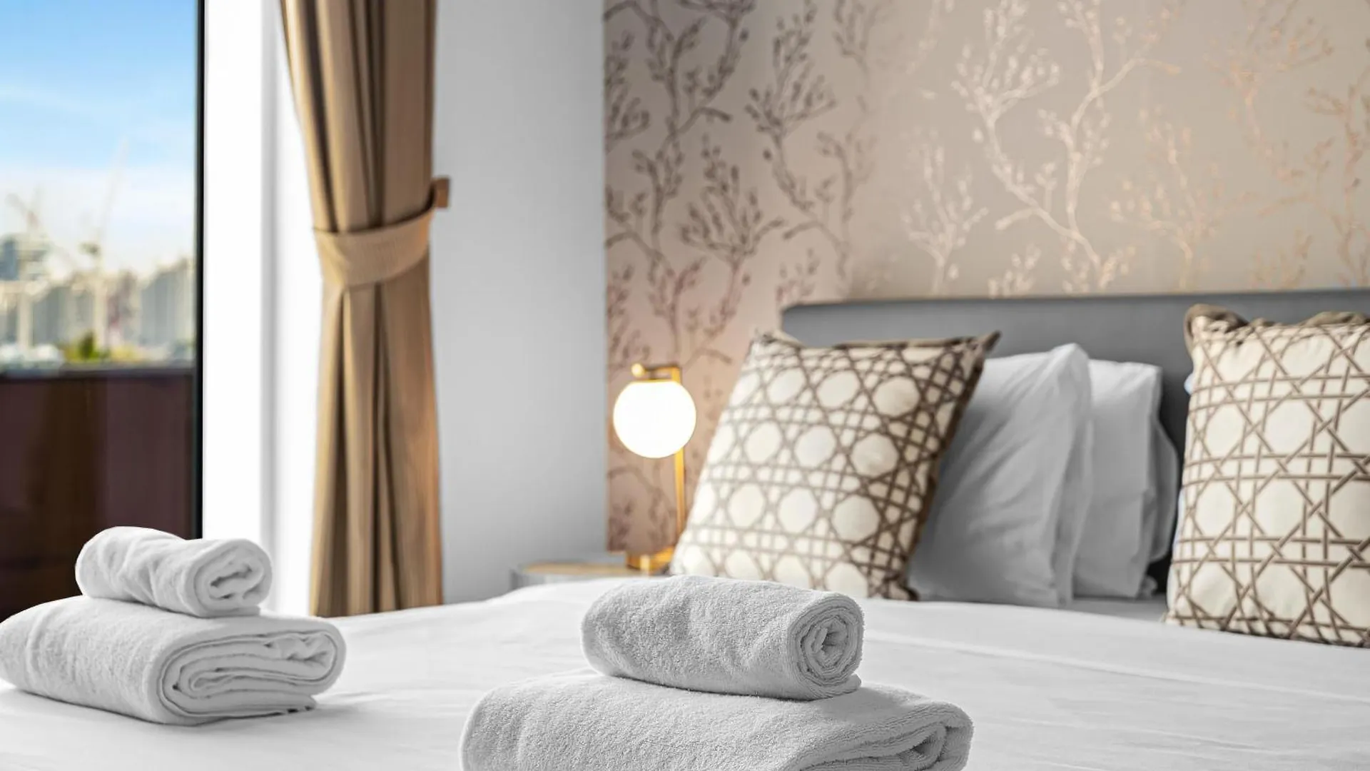 Tiara Residence Deluxe 3 Bedroom Apartment With Private Beach, Burj & Atlantis Sea View  Dubai
