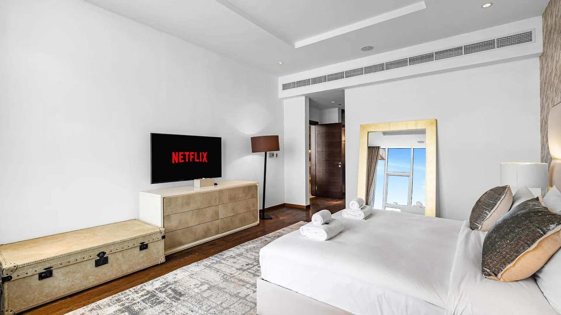 Tiara Residence Deluxe 3 Bedroom Apartment With Private Beach, Burj & Atlantis Sea View