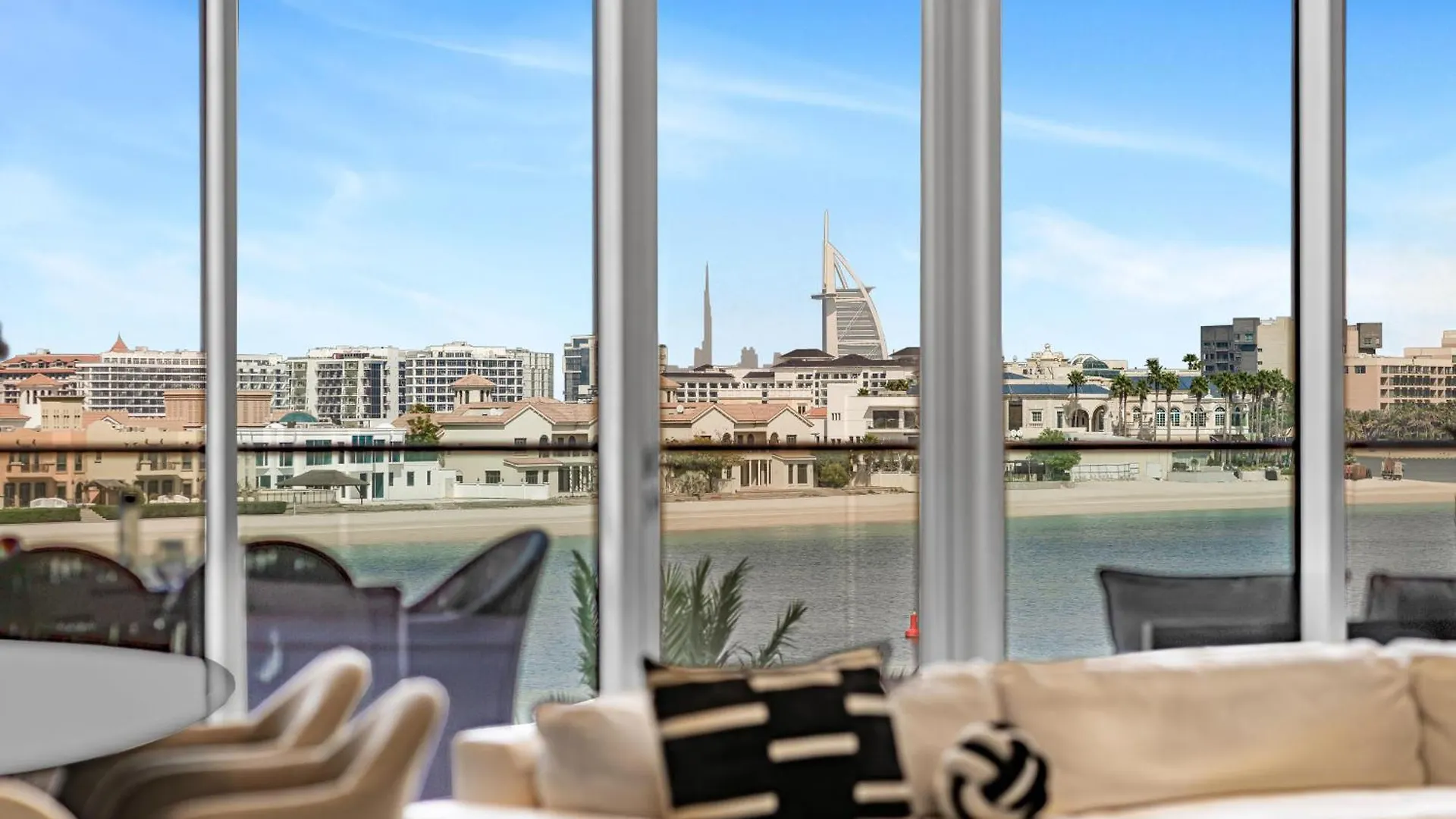 Tiara Residence Deluxe 3 Bedroom Apartment With Private Beach, Burj & Atlantis Sea View