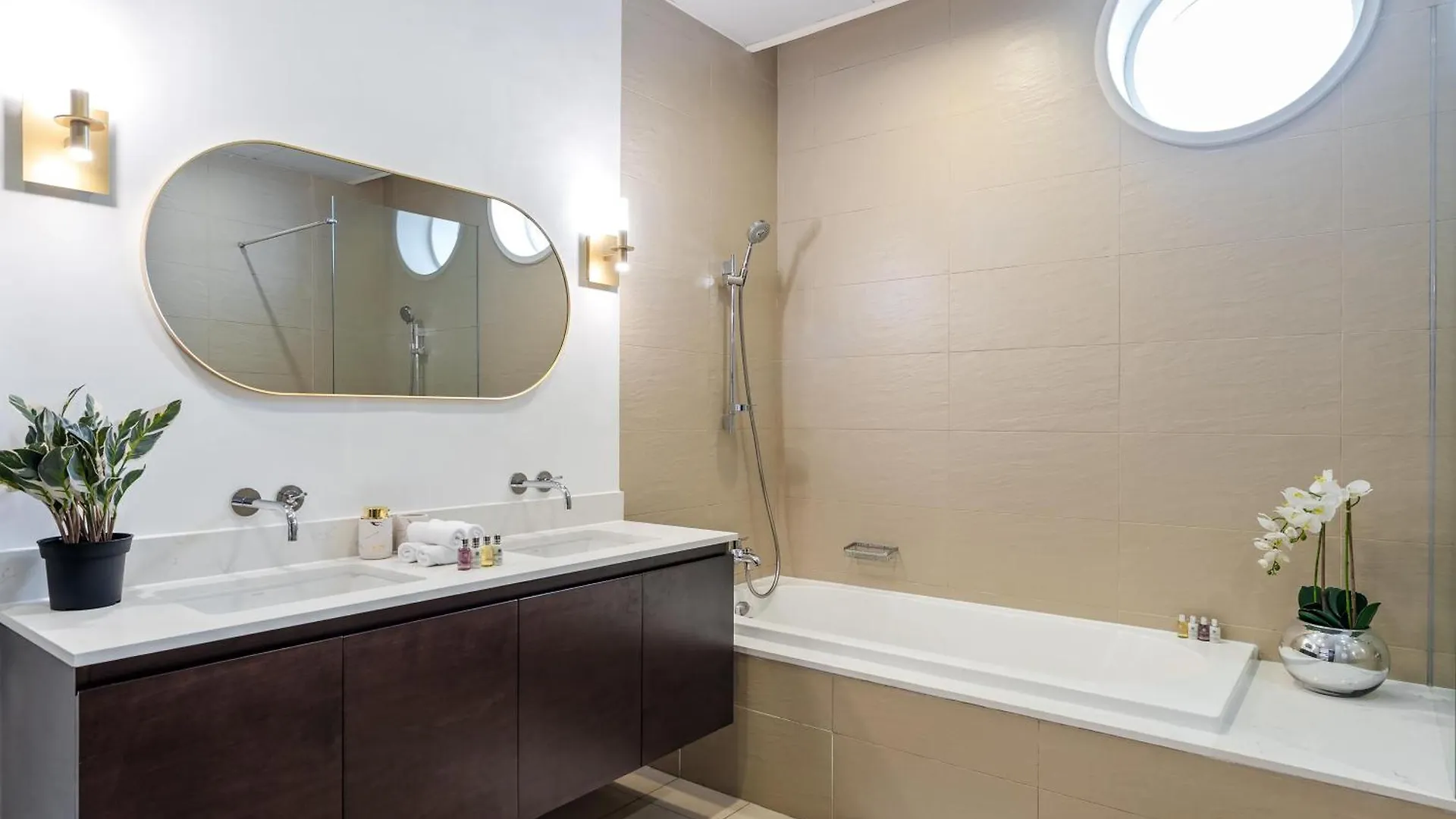 Tiara Residence Deluxe 3 Bedroom Apartment With Private Beach, Burj & Atlantis Sea View